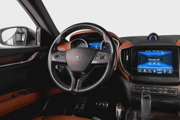 Maserati Ghibli SQ4-Special Color-2-Exclusive Leather Inerior-Active Sports Exhaust System