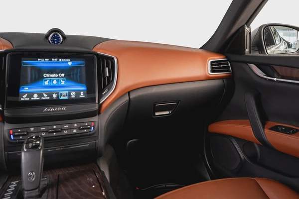 Maserati Ghibli SQ4-Special Color-2-Exclusive Leather Inerior-Active Sports Exhaust System