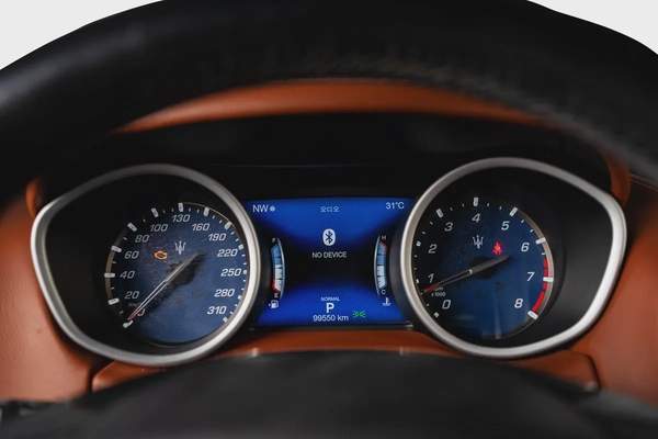 Maserati Ghibli SQ4-Special Color-2-Exclusive Leather Inerior-Active Sports Exhaust System