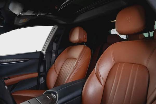 Maserati Ghibli SQ4-Special Color-2-Exclusive Leather Inerior-Active Sports Exhaust System