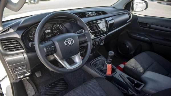 Toyota Hilux HILUX 2.4L MED OPTION