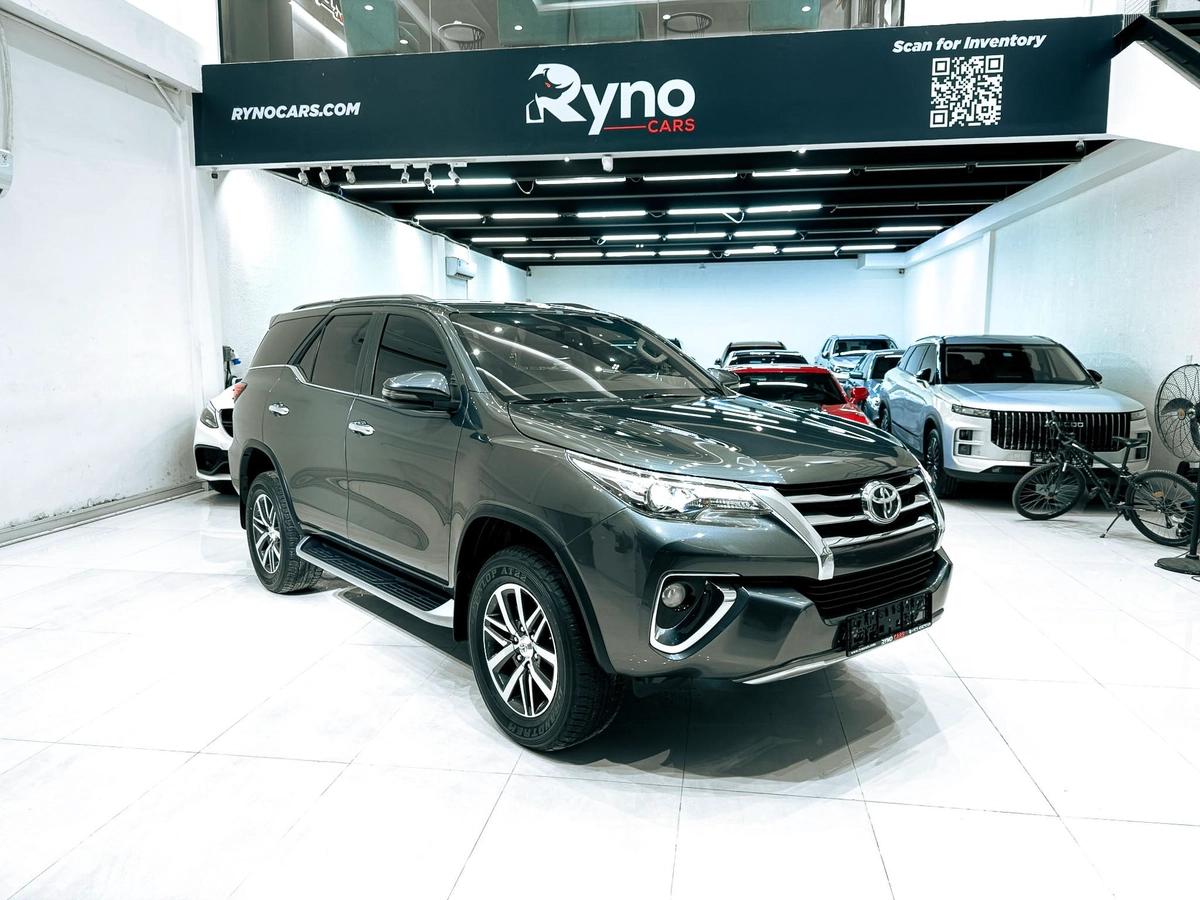 AED 1,390 // 20%DP // 2020 Toyota Fortuner VXR 4.0L V6 4WD-0-0