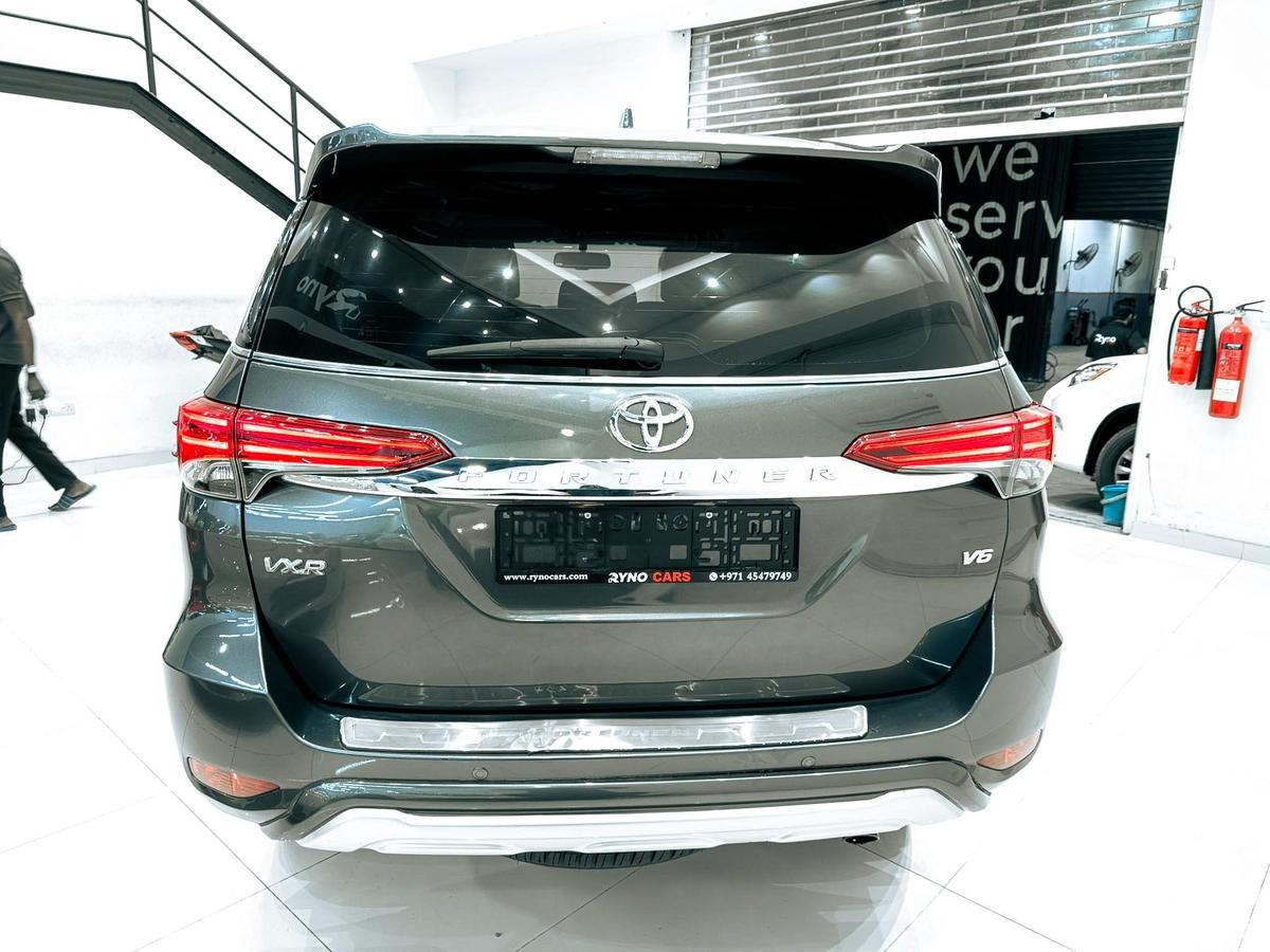 AED 1,390 // 20%DP // 2020 Toyota Fortuner VXR 4.0L V6 4WD-1-1