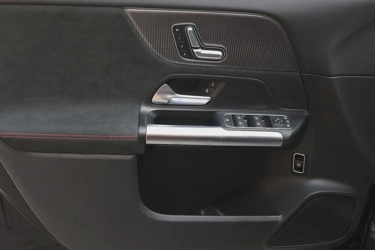 MERCEDES EQA350 4MATIC - GCC SPECS - UNDER WARRANTY / SERVICE CONTRACT / BATTERY - ACCIDENT FREE --10-10