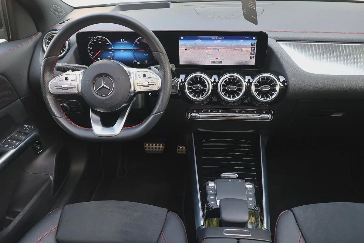 MERCEDES EQA350 4MATIC - GCC SPECS - UNDER WARRANTY / SERVICE CONTRACT / BATTERY - ACCIDENT FREE --12-12
