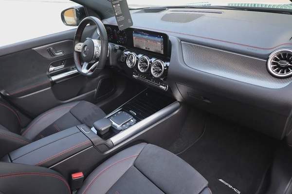 MERCEDES EQA350 4MATIC - GCC SPECS - UNDER WARRANTY / SERVICE CONTRACT / BATTERY - ACCIDENT FREE -