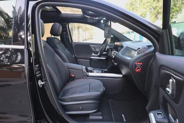 MERCEDES EQA350 4MATIC - GCC SPECS - UNDER WARRANTY / SERVICE CONTRACT / BATTERY - ACCIDENT FREE -