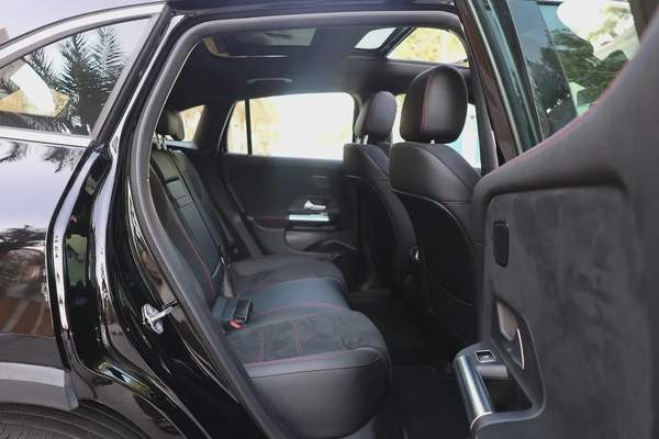 MERCEDES EQA350 4MATIC - GCC SPECS - UNDER WARRANTY / SERVICE CONTRACT / BATTERY - ACCIDENT FREE -