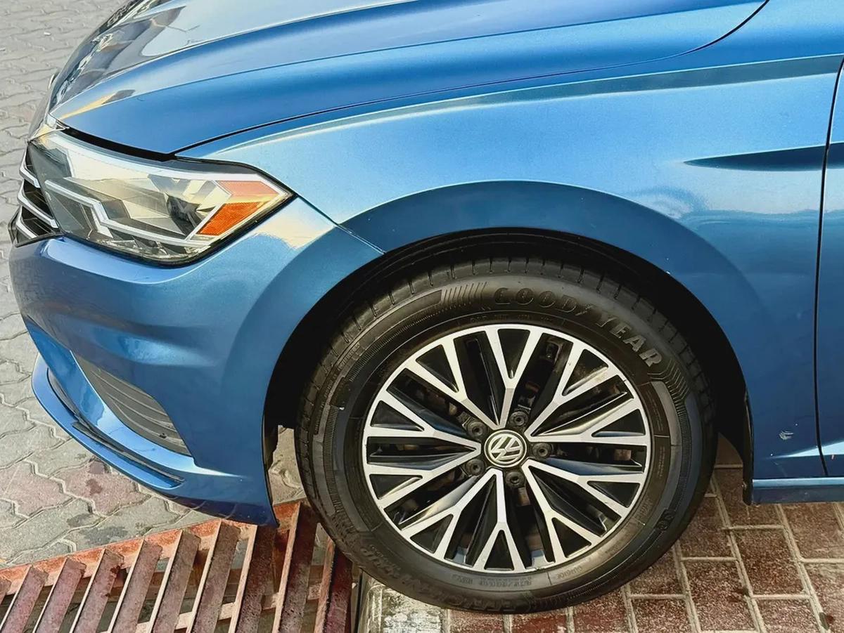 Volkswagen Jetta, 2019 American specs, fully loaded, in excellent condition.-6-6