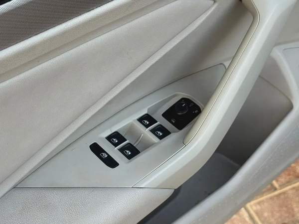 Volkswagen Jetta, 2019 American specs, fully loaded, in excellent condition.