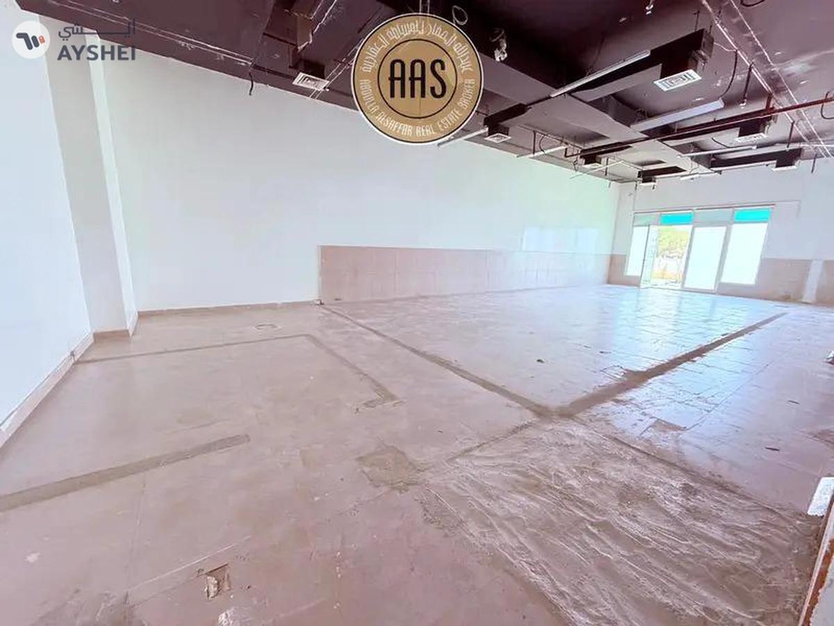 Ready to move spacious shop for rent with dewa wife free in dip 1 Dubai-3-3