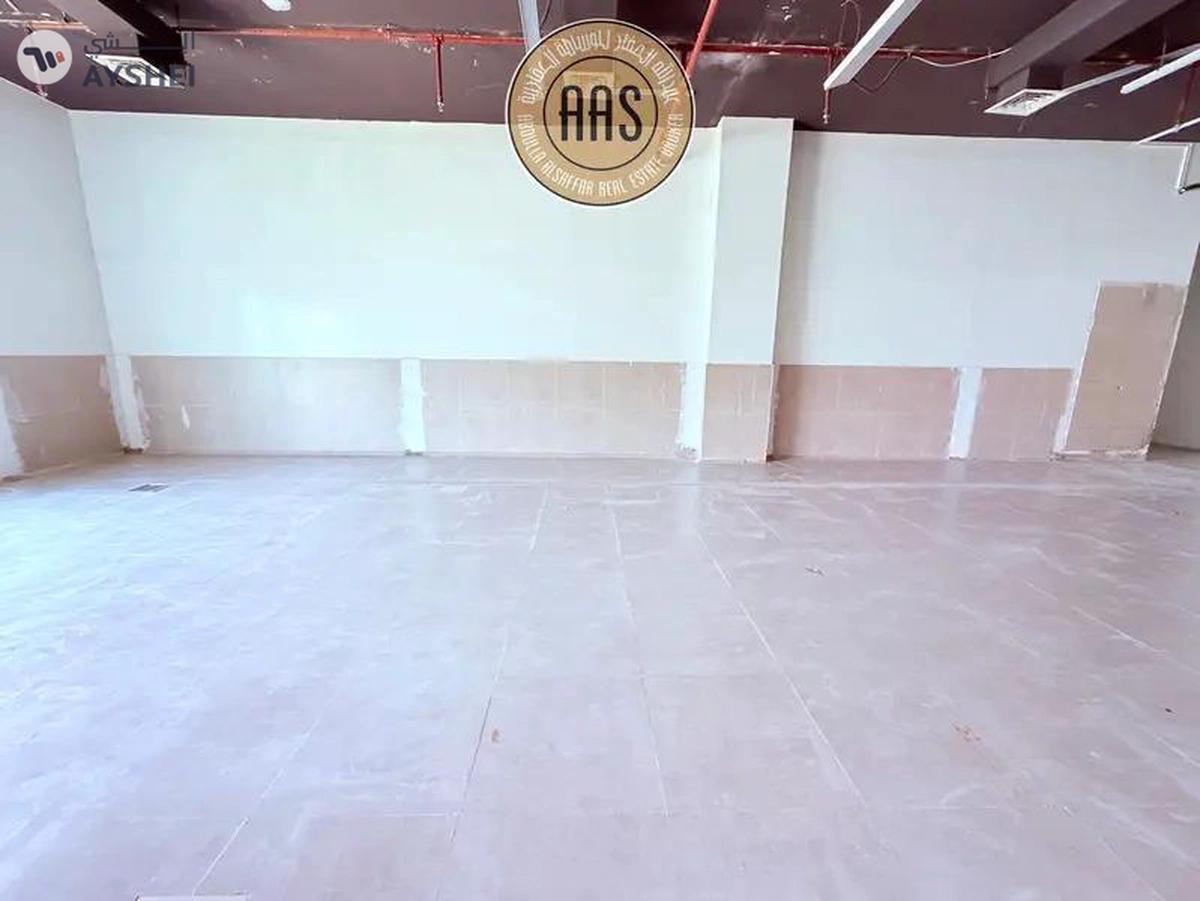 Ready to move spacious shop for rent with dewa wife free in dip 1 Dubai-4-4