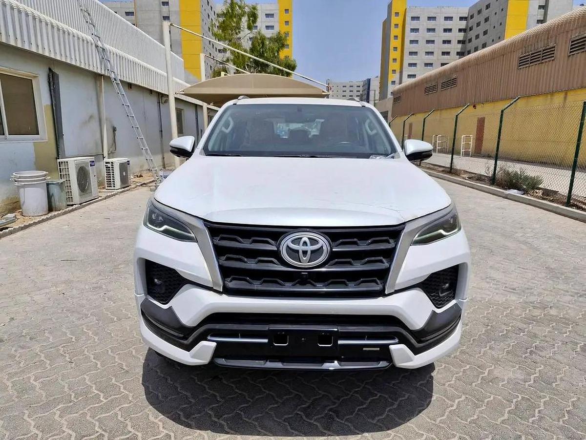 2025 TOYOTA FORTUNER 4X4 4.0L V6 GCC BRAND NEW 0KM-9-9