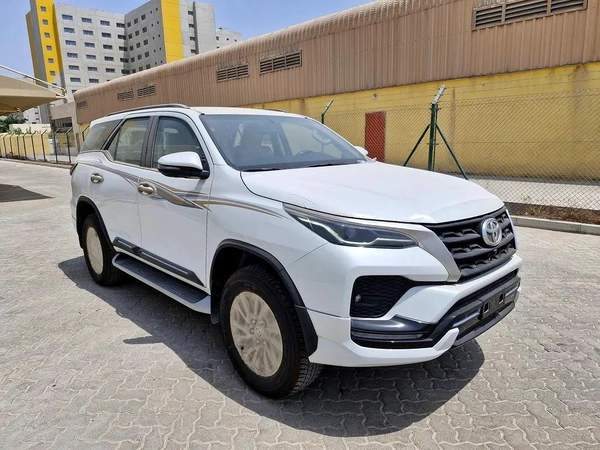 2025 TOYOTA FORTUNER 4X4 4.0L V6 GCC BRAND NEW 0KM
