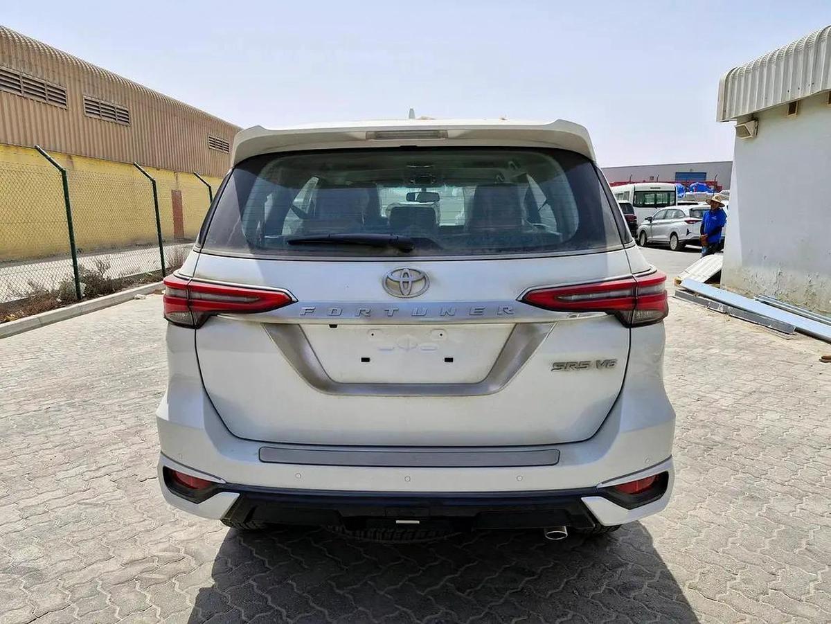 2025 TOYOTA FORTUNER 4X4 4.0L V6 GCC BRAND NEW 0KM-5-5