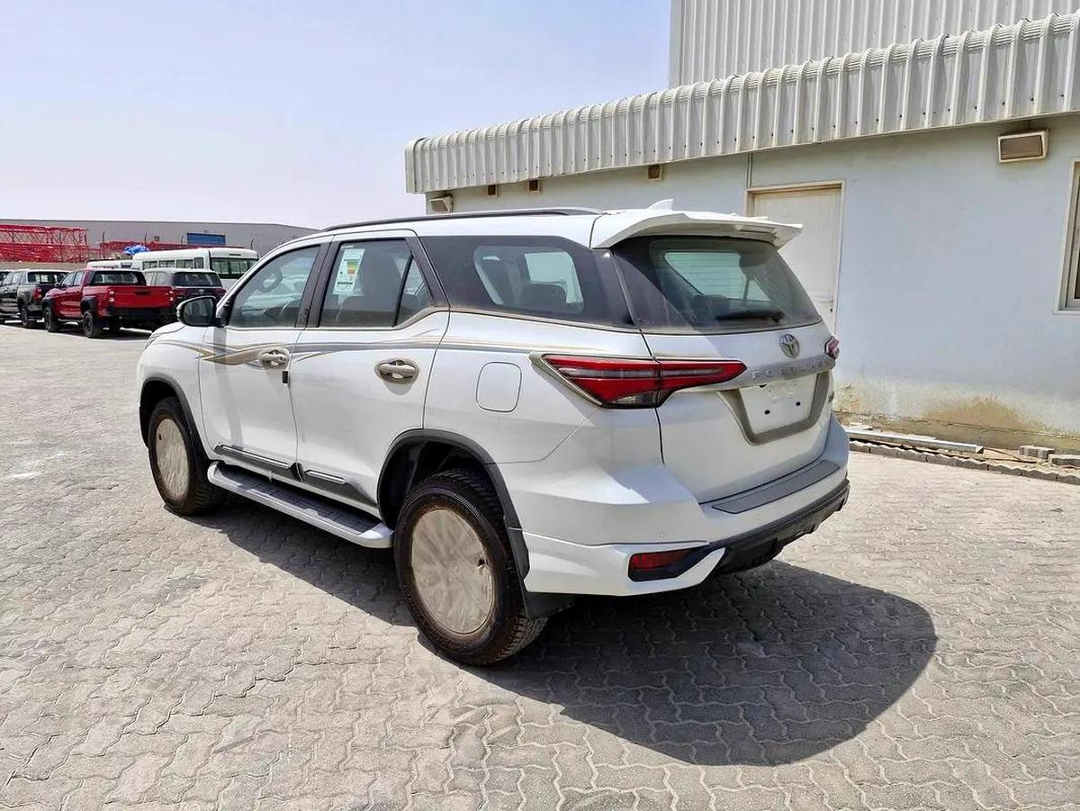 2025 TOYOTA FORTUNER 4X4 4.0L V6 GCC BRAND NEW 0KM-7-7