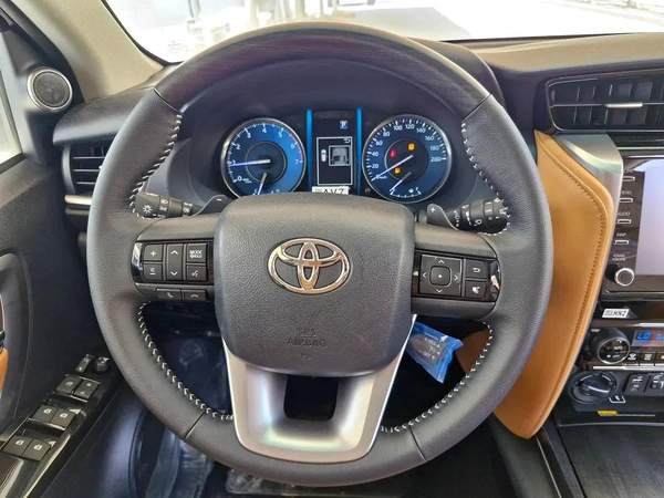 2025 TOYOTA FORTUNER 4X4 4.0L V6 GCC BRAND NEW 0KM