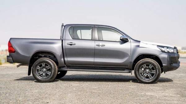 Toyota Hilux Toyota Hilux 2.4L Diesel AT 4x4 Mid Option 2025