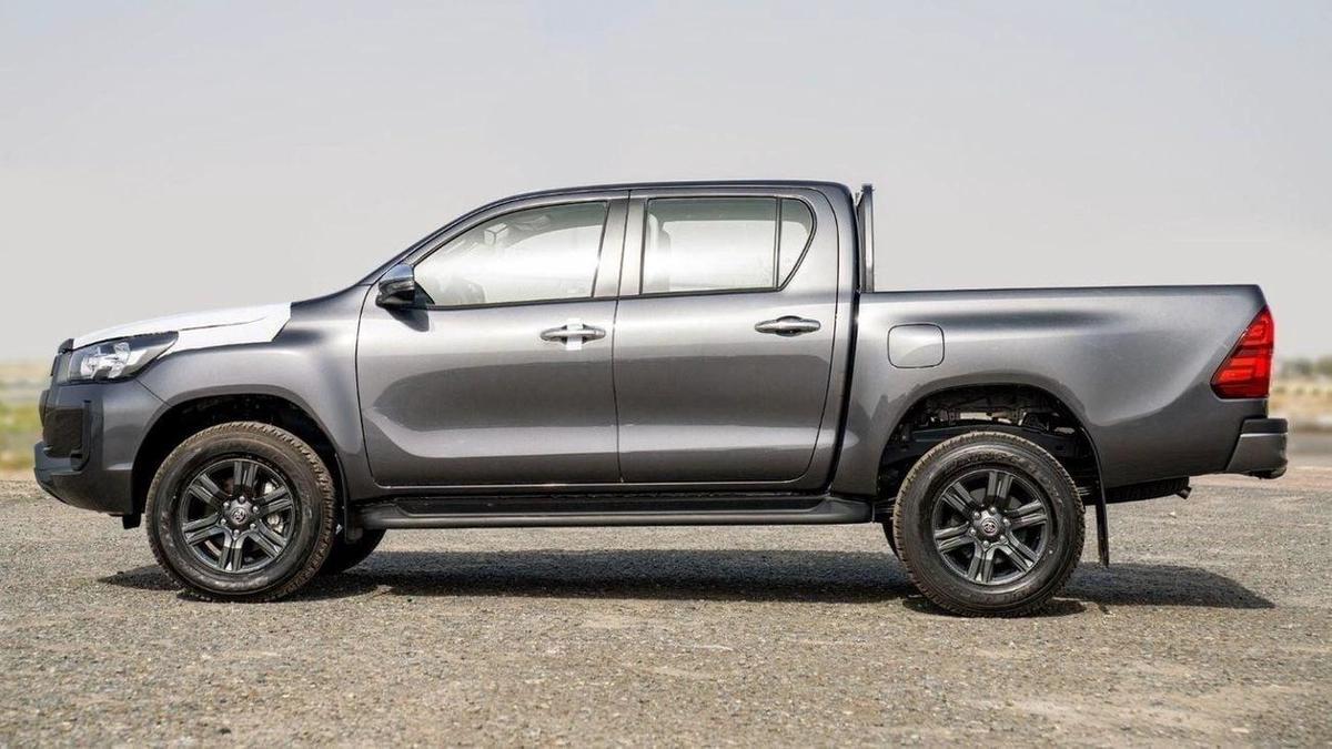 Toyota Hilux Toyota Hilux 2.4L Diesel AT 4x4 Mid Option 2025-4-4