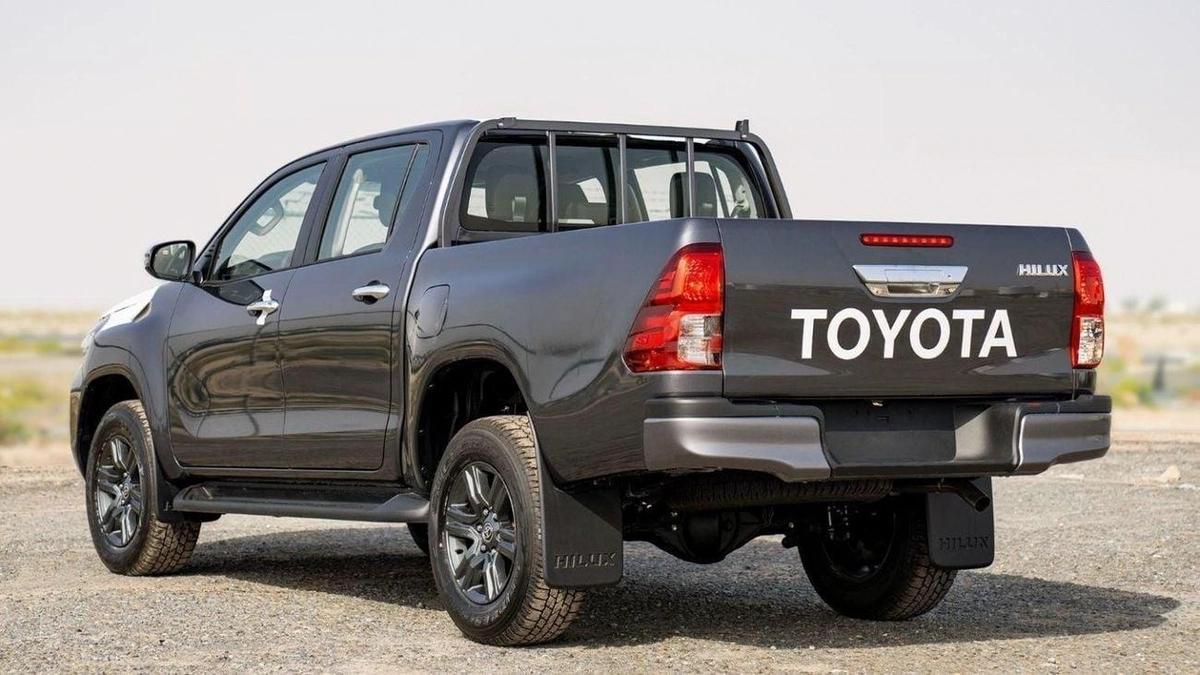 Toyota Hilux Toyota Hilux 2.4L Diesel AT 4x4 Mid Option 2025-6-6