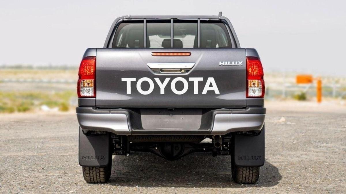 Toyota Hilux Toyota Hilux 2.4L Diesel AT 4x4 Mid Option 2025-8-8