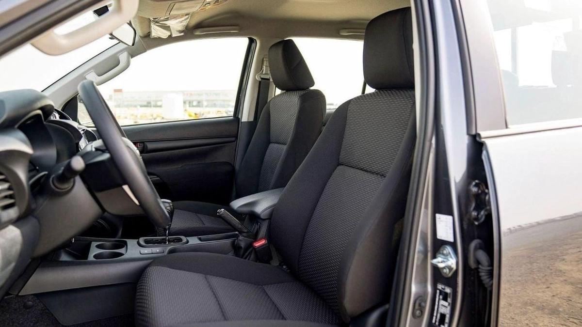 Toyota Hilux Toyota Hilux 2.4L Diesel AT 4x4 Mid Option 2025-11-11