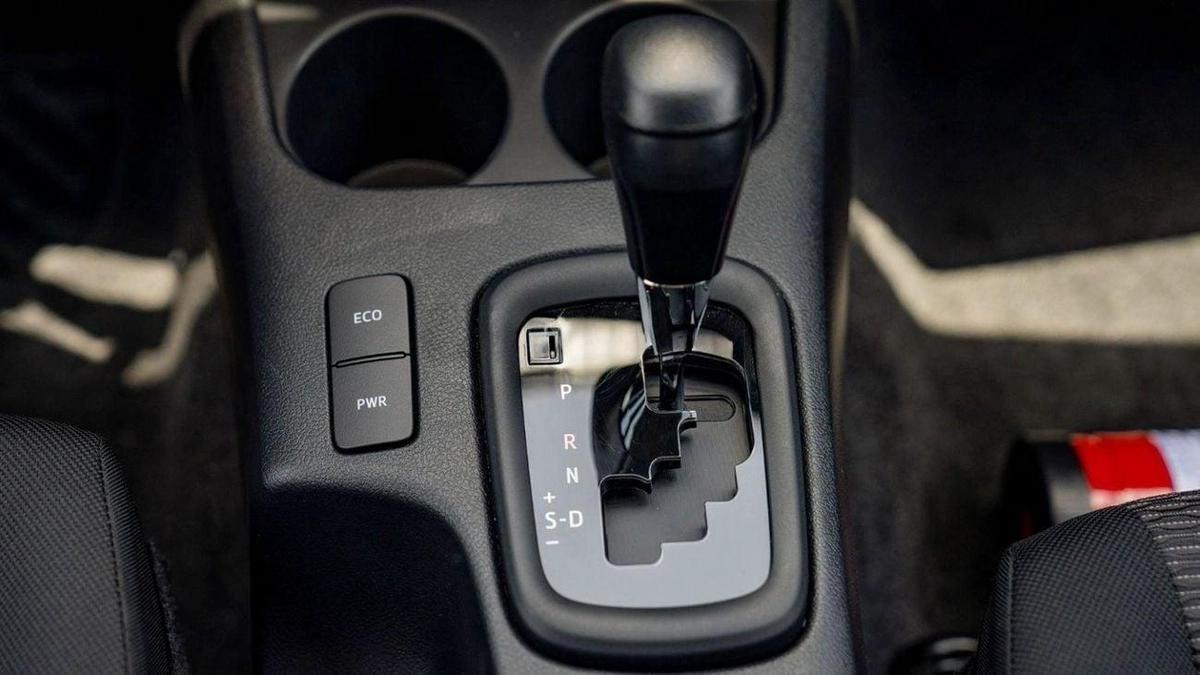 Toyota Hilux Toyota Hilux 2.4L Diesel AT 4x4 Mid Option 2025-13-13