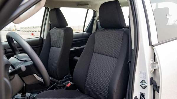 Toyota Hilux Tpyota hilux 2.4L diesel basic option 2024