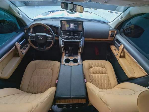 TOYOTA LAND CRUISER 2008 FACELIFTED 2025 WITH INTERIOR AND EXTERIOR GCC V6 4.0L