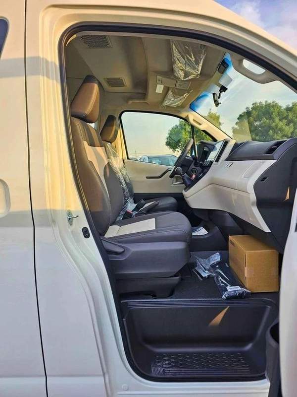 Toyota Hiace HIGHROOF GL / 13 SEATS WITH LEATHER / 2.8L DIESEL M/T V4 (CODE # HRDMGLJ)