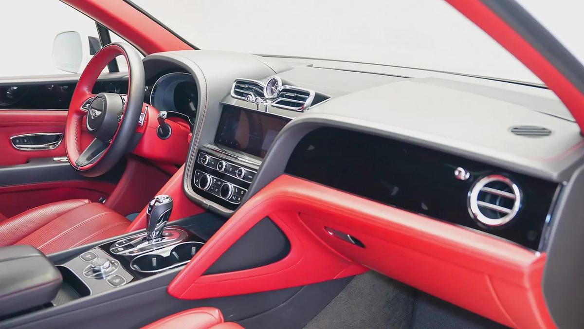 Special Offer | AED 10,330 PM | Carbon Fibre Package | Bentayga V8-6-6