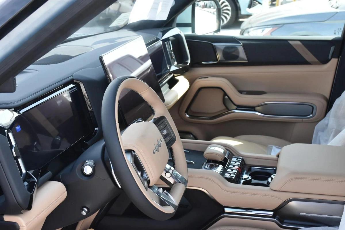BYD LEOPARD 8 SEVEN SEATS 2025 | SILVER-5-5
