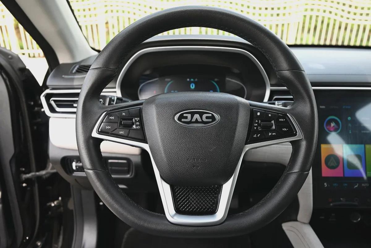 0% DP - JAC J7 LUXURY 2023 - LOW MILEAGE - WELL MAINTAINED-10-10