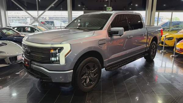 FORD F-150 LIGHTNING LARIAT ,EV, NO ACCIDENT, NO PAINT
