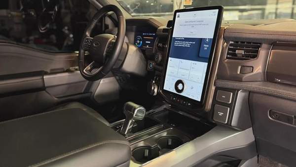 FORD F-150 LIGHTNING LARIAT ,EV, NO ACCIDENT, NO PAINT