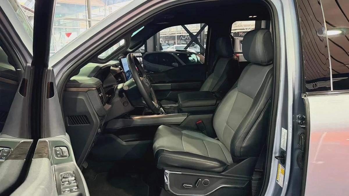 FORD F-150 LIGHTNING LARIAT ,EV, NO ACCIDENT, NO PAINT-5-5