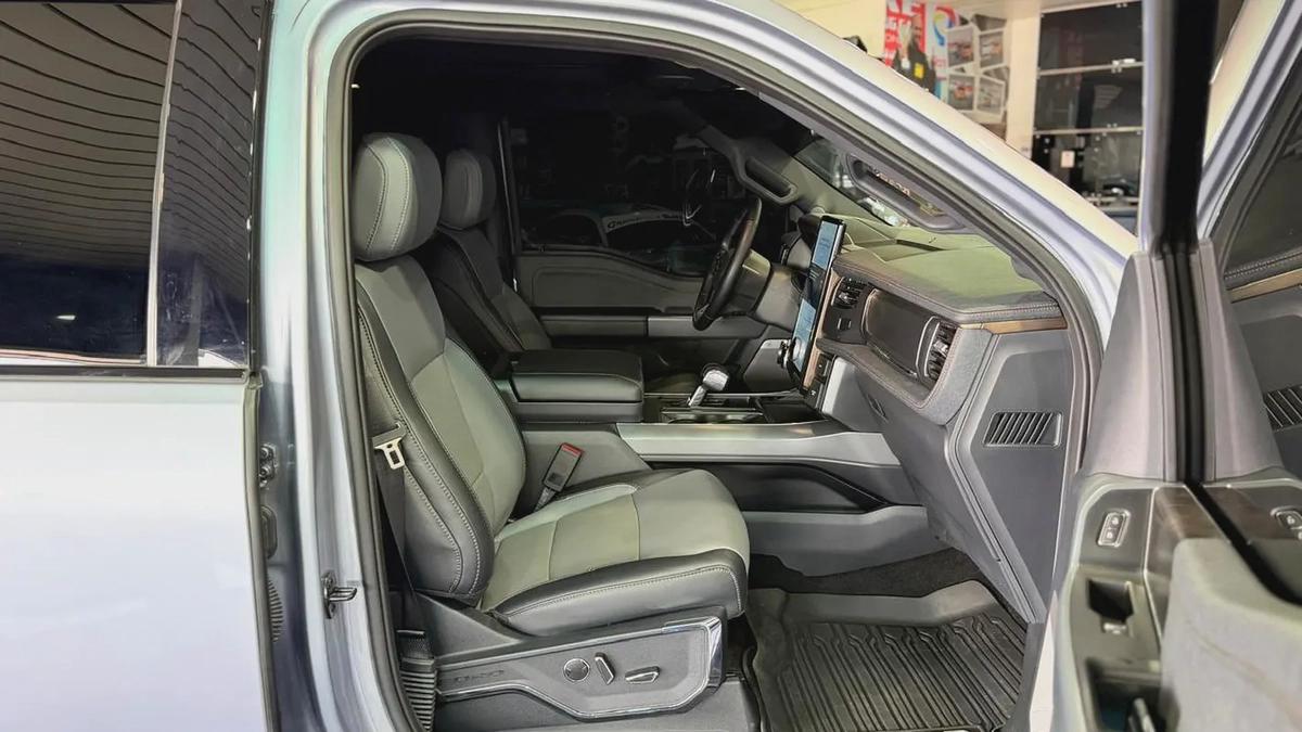 FORD F-150 LIGHTNING LARIAT ,EV, NO ACCIDENT, NO PAINT-6-6
