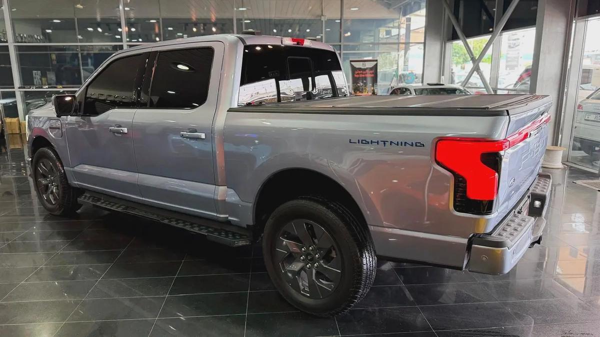 FORD F-150 LIGHTNING LARIAT ,EV, NO ACCIDENT, NO PAINT-8-8