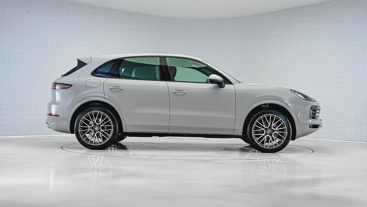 Special Offer | AED 4,276 PM | Premium Colour, Low KM | Cayenne V6-2-2