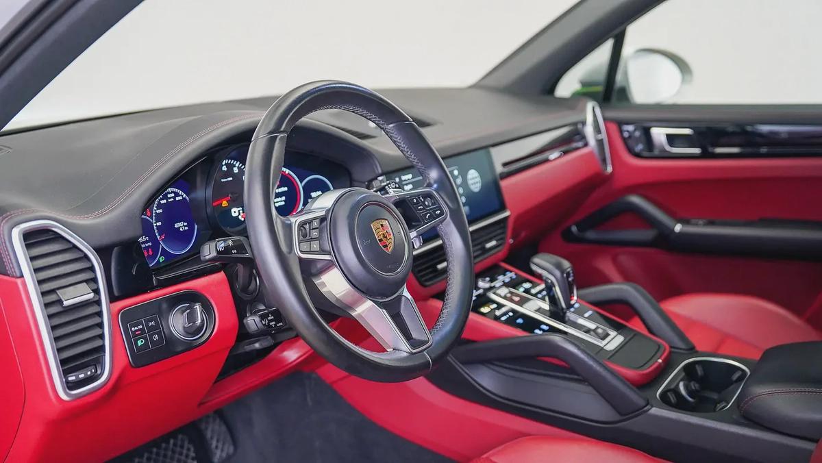 Special Offer | AED 4,276 PM | Premium Colour, Low KM | Cayenne V6-3-3