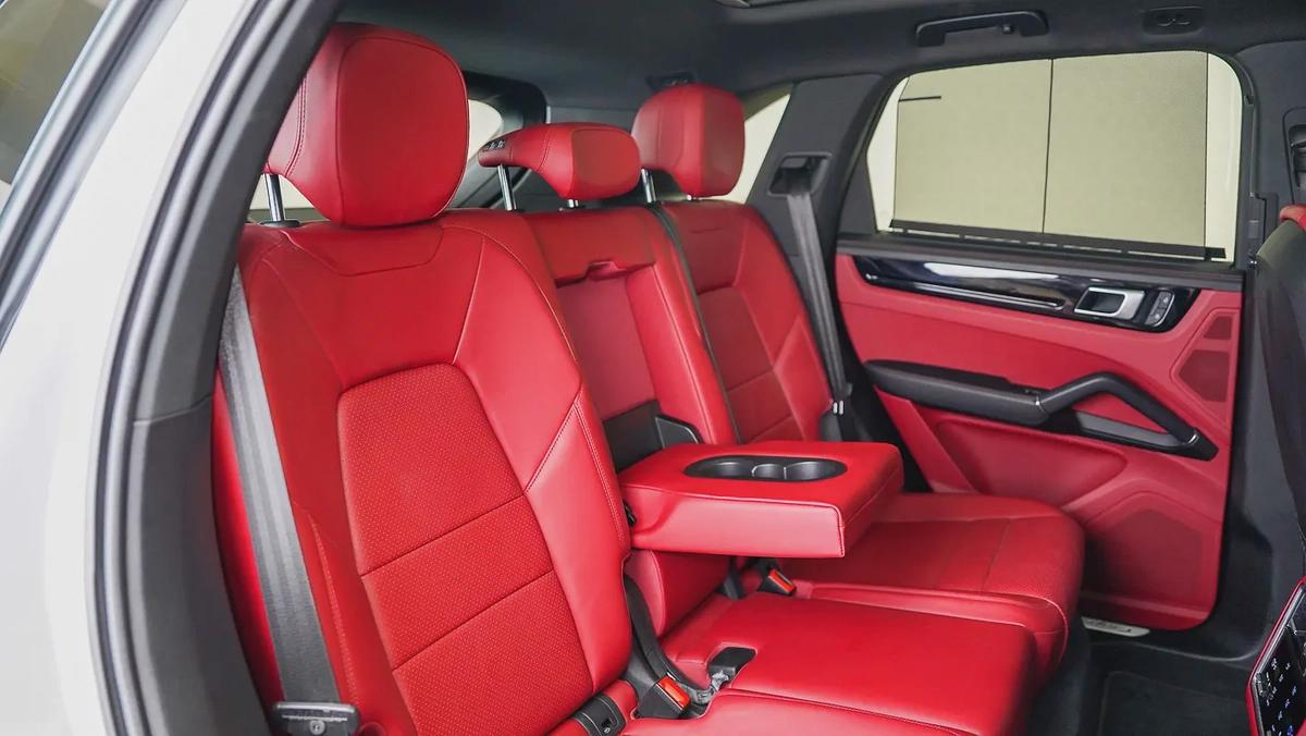 Special Offer | AED 4,276 PM | Premium Colour, Low KM | Cayenne V6-6-6