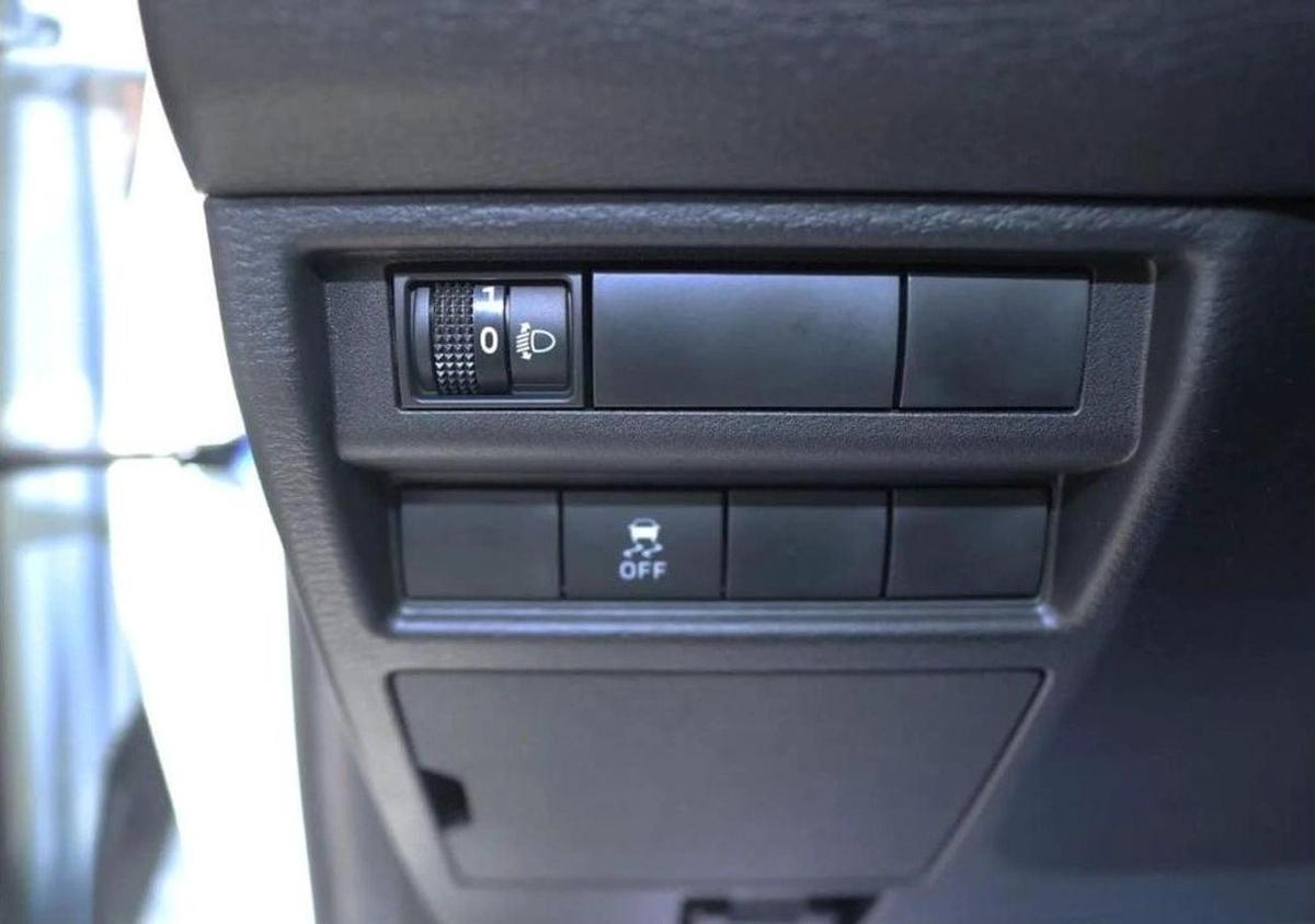 Mitsubishi L200 Mitsubishi L200Triton GLX PTR MT MY2025-12-12