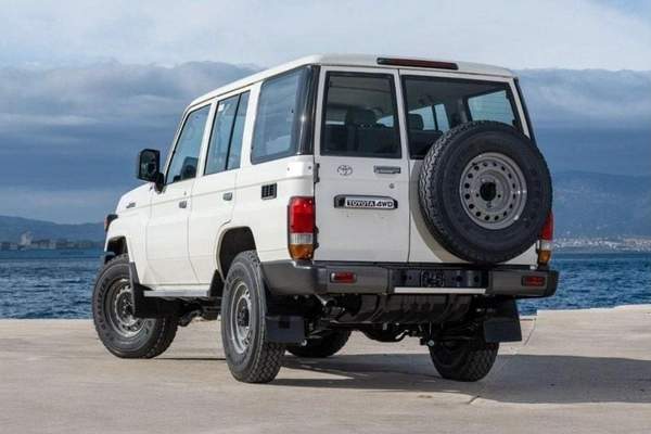 Toyota Land Cruiser 70 LC76 HARDTOP 5DOOR 4.5L V8 DIESEL