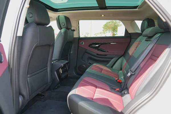 RANGE ROVER EVOQUE SE P250 DYNAMIC 2025!! FIVE YEARS WARRANTY!! THREE YEARS SERVICE CONTRACT