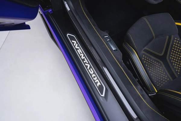 2022 LAMBORGHINI AVENTADOR ULTIMAE 01 OF 250. FULL CARBON