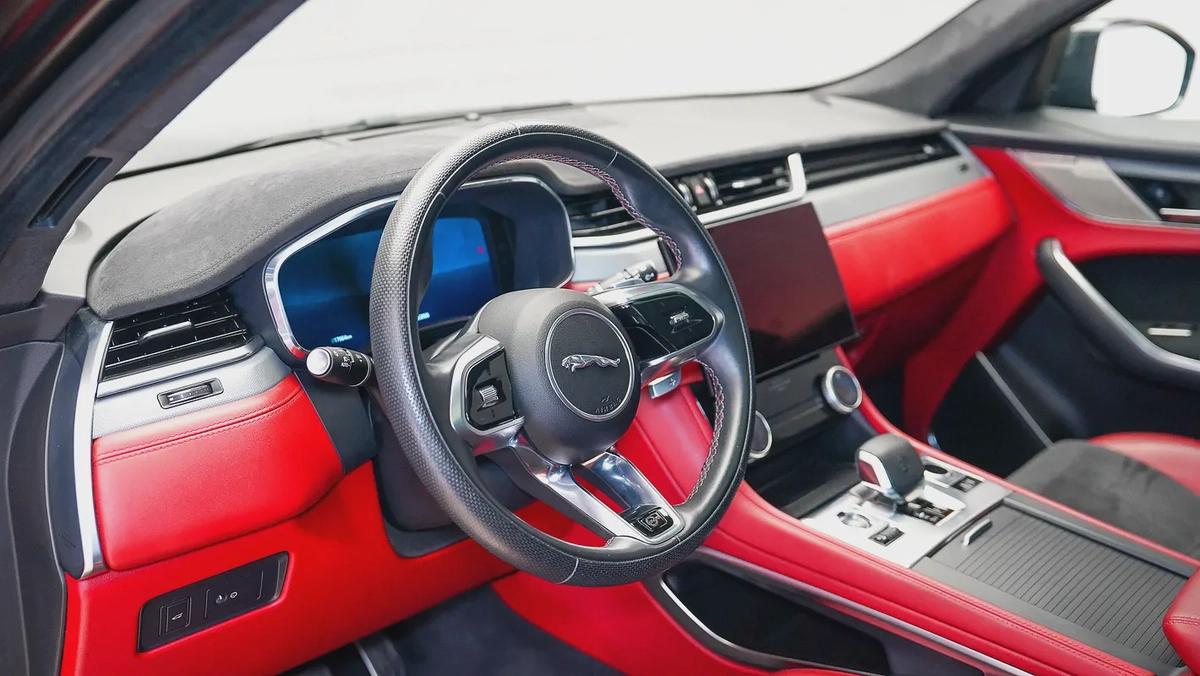 Special Offer | AED 4,423 PM | Super Low KM, Warranty, Service Oct 2028 | F Pace P550 SVR-4-4