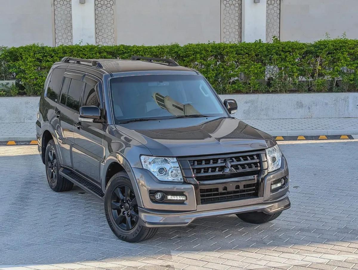 MITSUBISHI PAJERO 2017 GLS MID OPTION GCC V6 3.5L IN PERFECT CONDITION-0-0