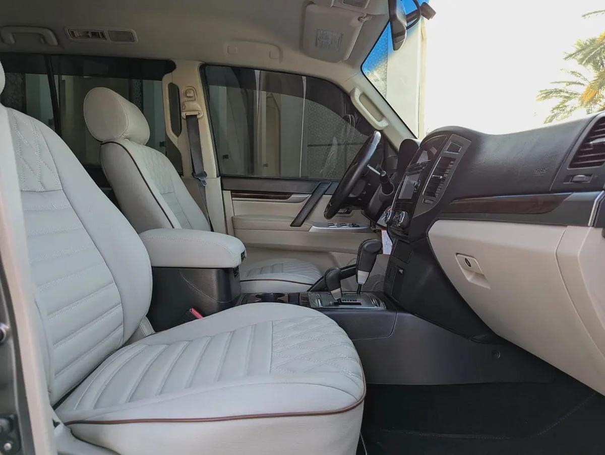 MITSUBISHI PAJERO 2017 GLS MID OPTION GCC V6 3.5L IN PERFECT CONDITION-3-3