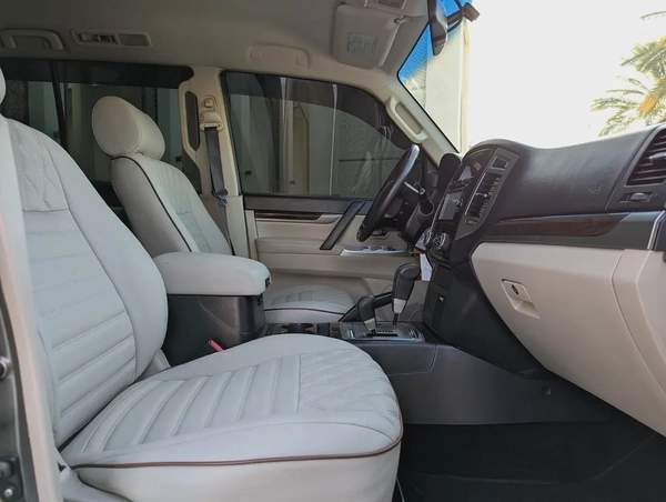 MITSUBISHI PAJERO 2017 GLS MID OPTION GCC V6 3.5L IN PERFECT CONDITION