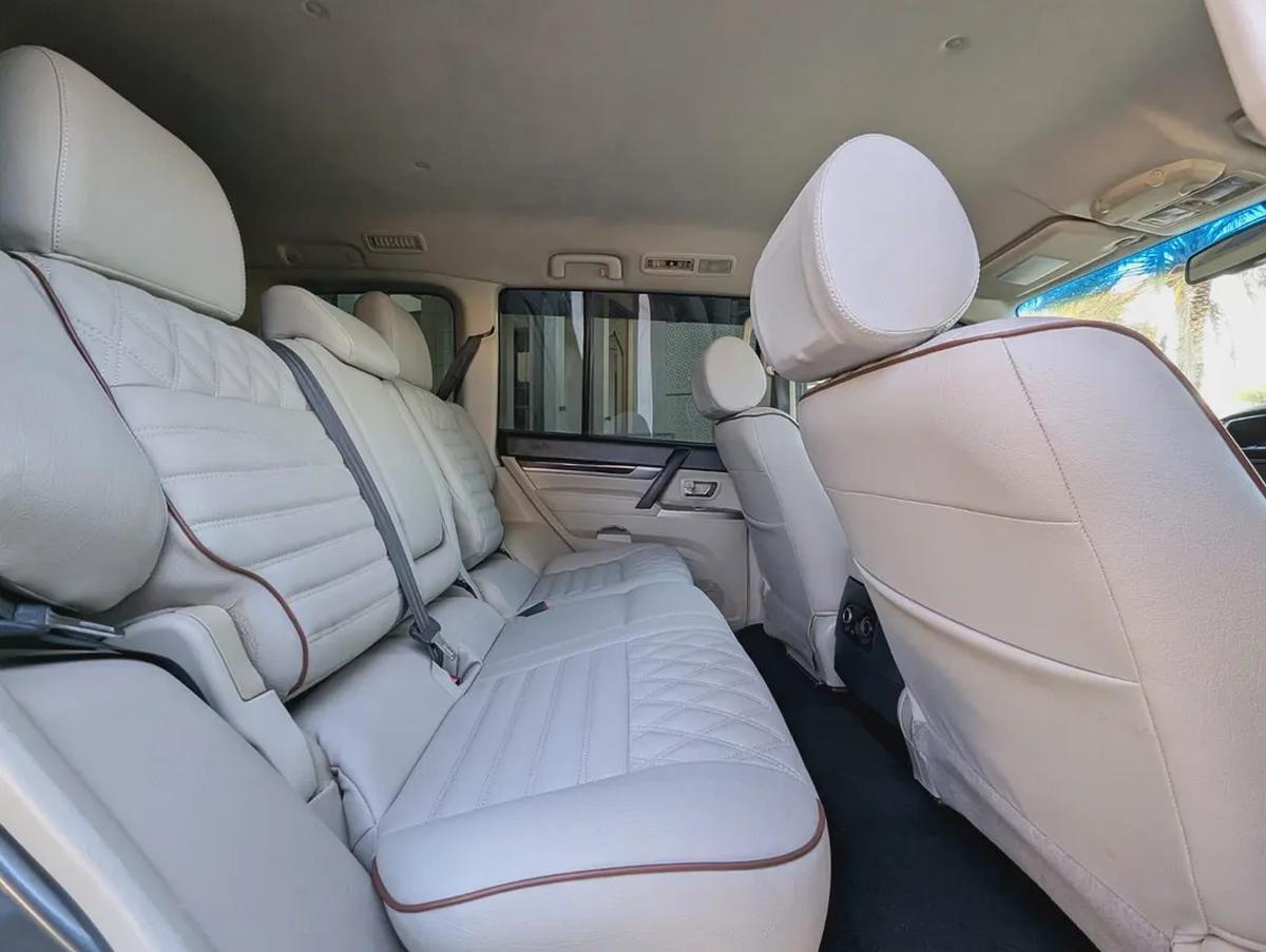 MITSUBISHI PAJERO 2017 GLS MID OPTION GCC V6 3.5L IN PERFECT CONDITION-4-4